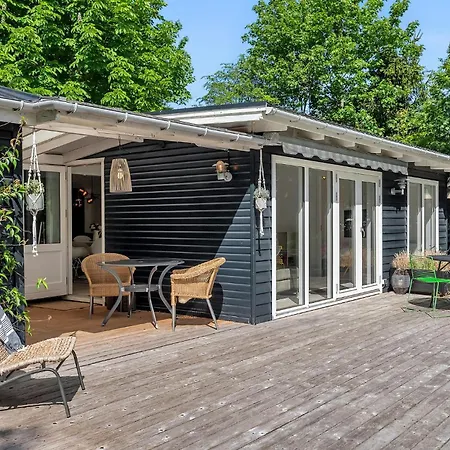 3 Bedroom Cozy In Feriehus Vejby