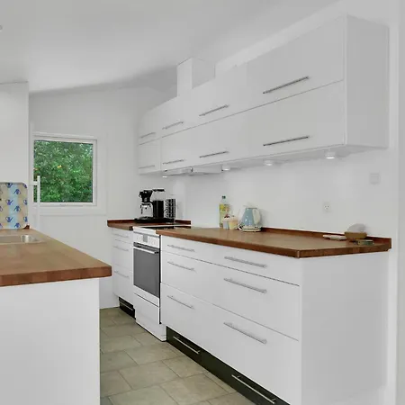 3 Bedroom Cozy In *